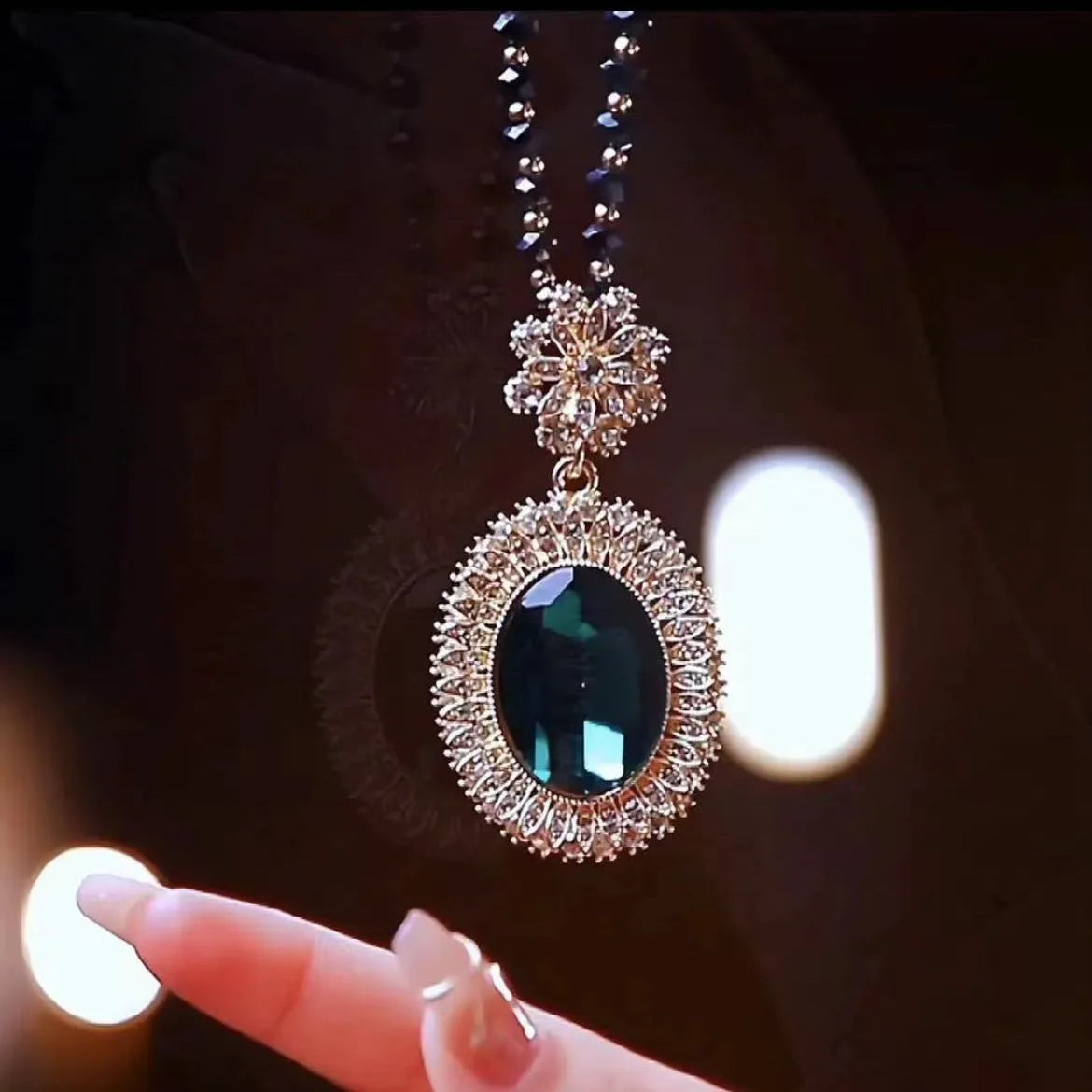 Vintage Emerald Round Oval Sweater Chain Black Beads Long Chain Necklace Women's All-match Clothes Pendant Accessories