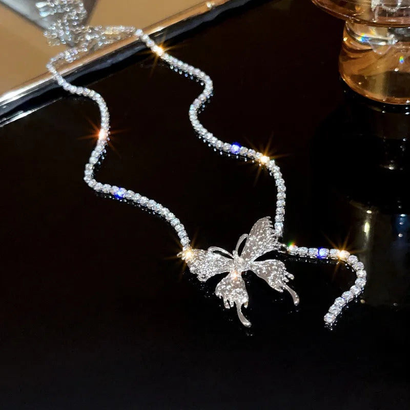 Fashion Trend Unique Design Elegant Delicate Light Luxury Zircon Butterfly Necklace For Women Jewelry Wedding Party Premium Gift