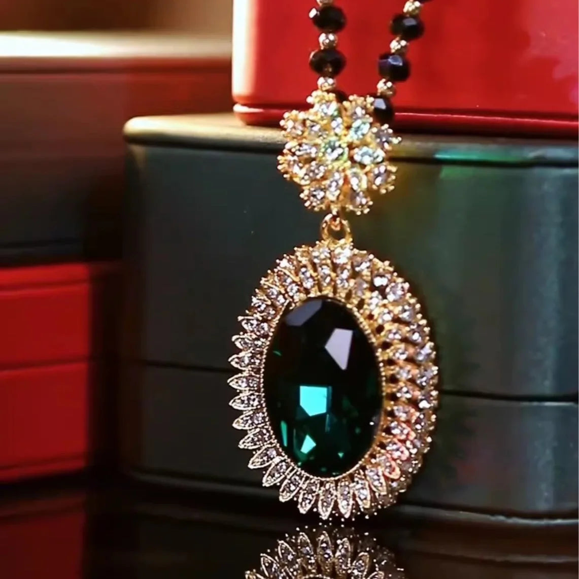 Vintage Emerald Round Oval Sweater Chain Black Beads Long Chain Necklace Women's All-match Clothes Pendant Accessories