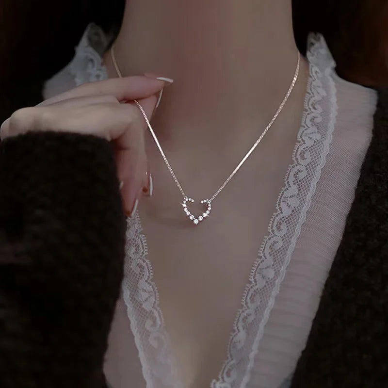 Fashion Trend Unique Design Elegant Delicate Light Luxury Zircon Butterfly Necklace For Women Jewelry Wedding Party Premium Gift