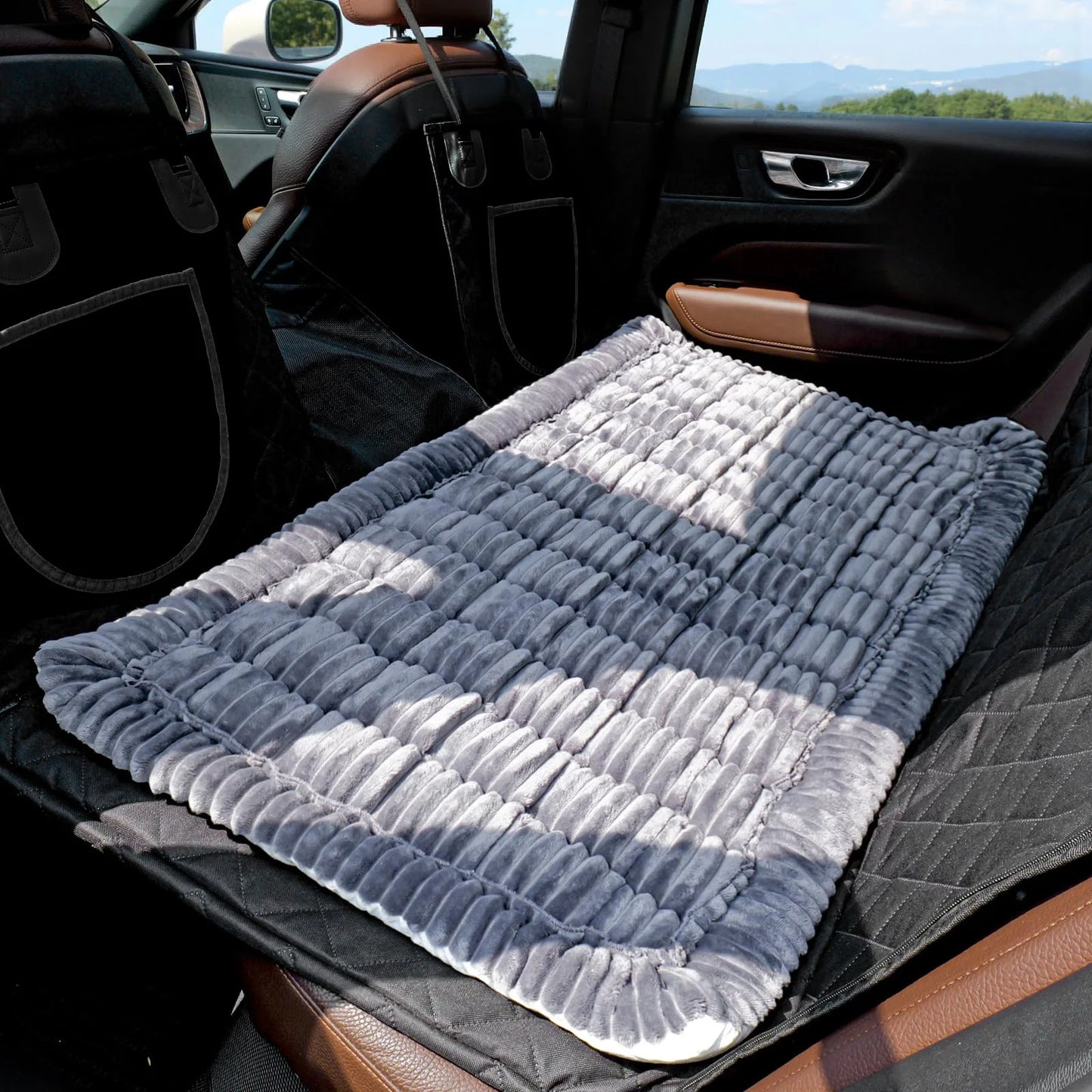 Amazon's new plush car cushion pet thickened seat cushion car rear seat lattice dog bed spot factory straight