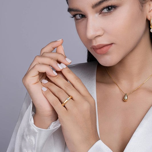 18K Gold Plated 925 Sterling Silver Ring with Moissanite Stone - Minimalist Band for Men and Women, Perfect Gift for Any Occasio